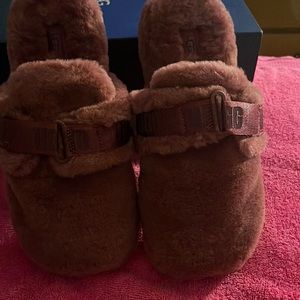 UGG Mens Size 10 Fluff It Slip On Sheepskin Slippers - maroon